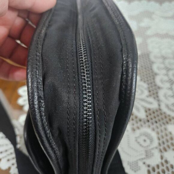 Lululemon crossbody - Picture 6 of 9